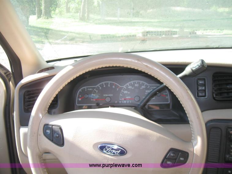 image for item 7228 2001 Ford Winstar SE mini van