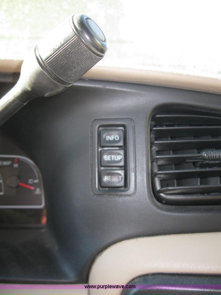 image for item 7228 2001 Ford Winstar SE mini van
