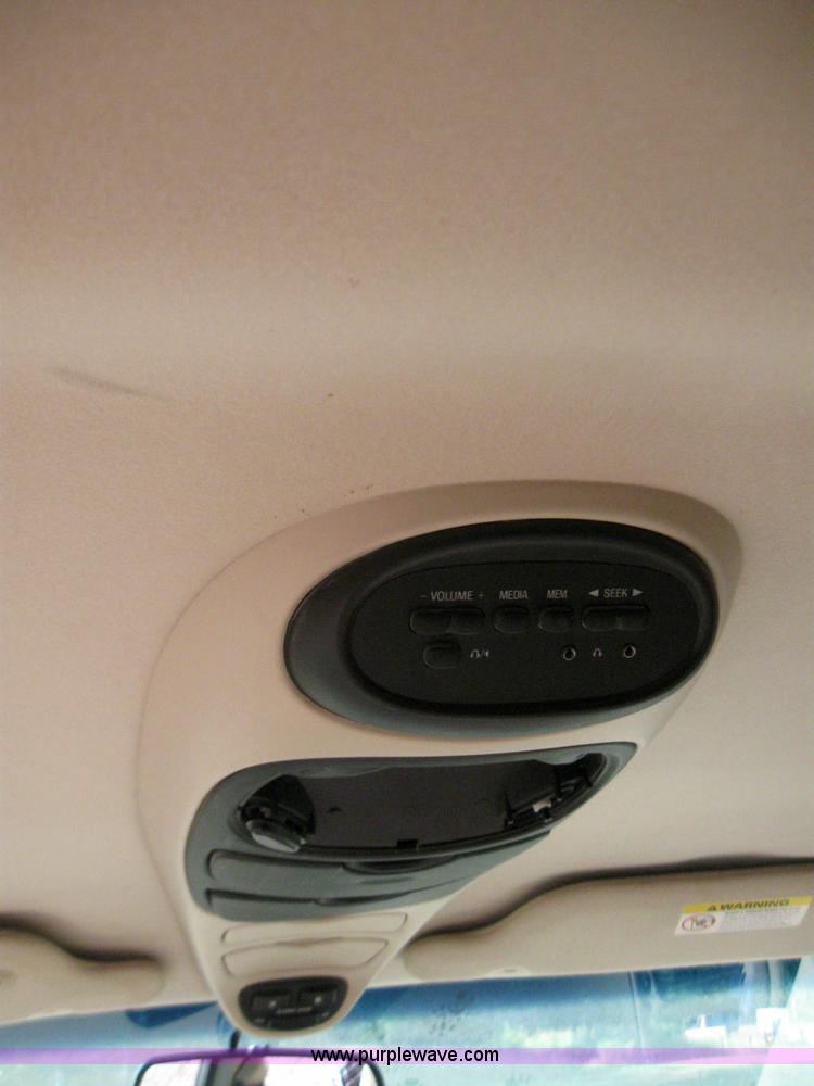image for item 7228 2001 Ford Winstar SE mini van