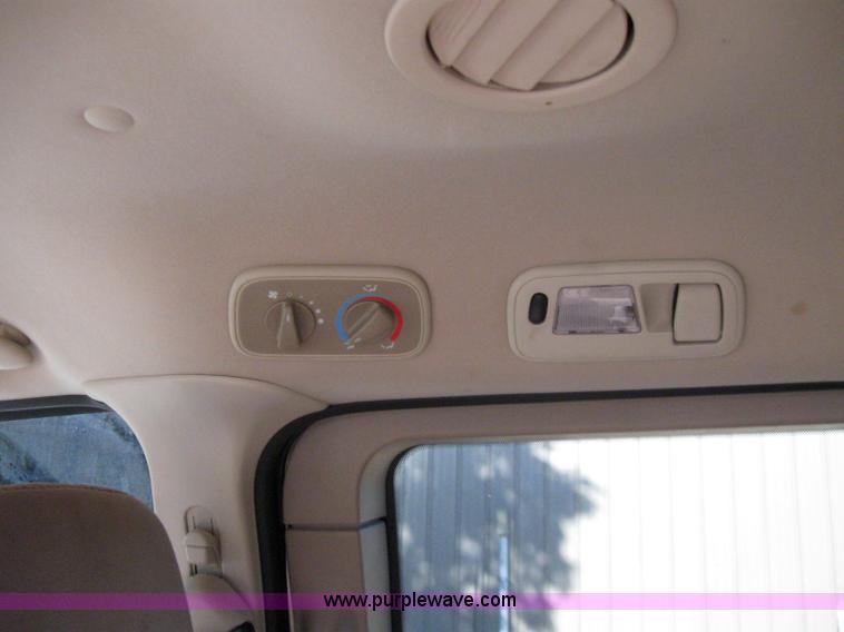 image for item 7228 2001 Ford Winstar SE mini van