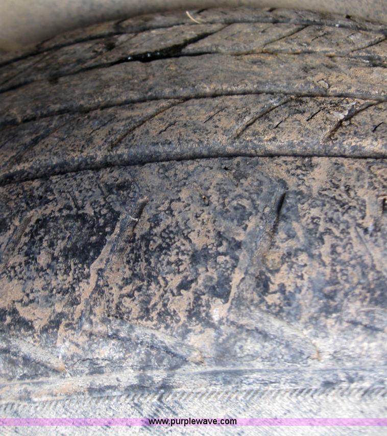 image for item 7228 2001 Ford Winstar SE mini van