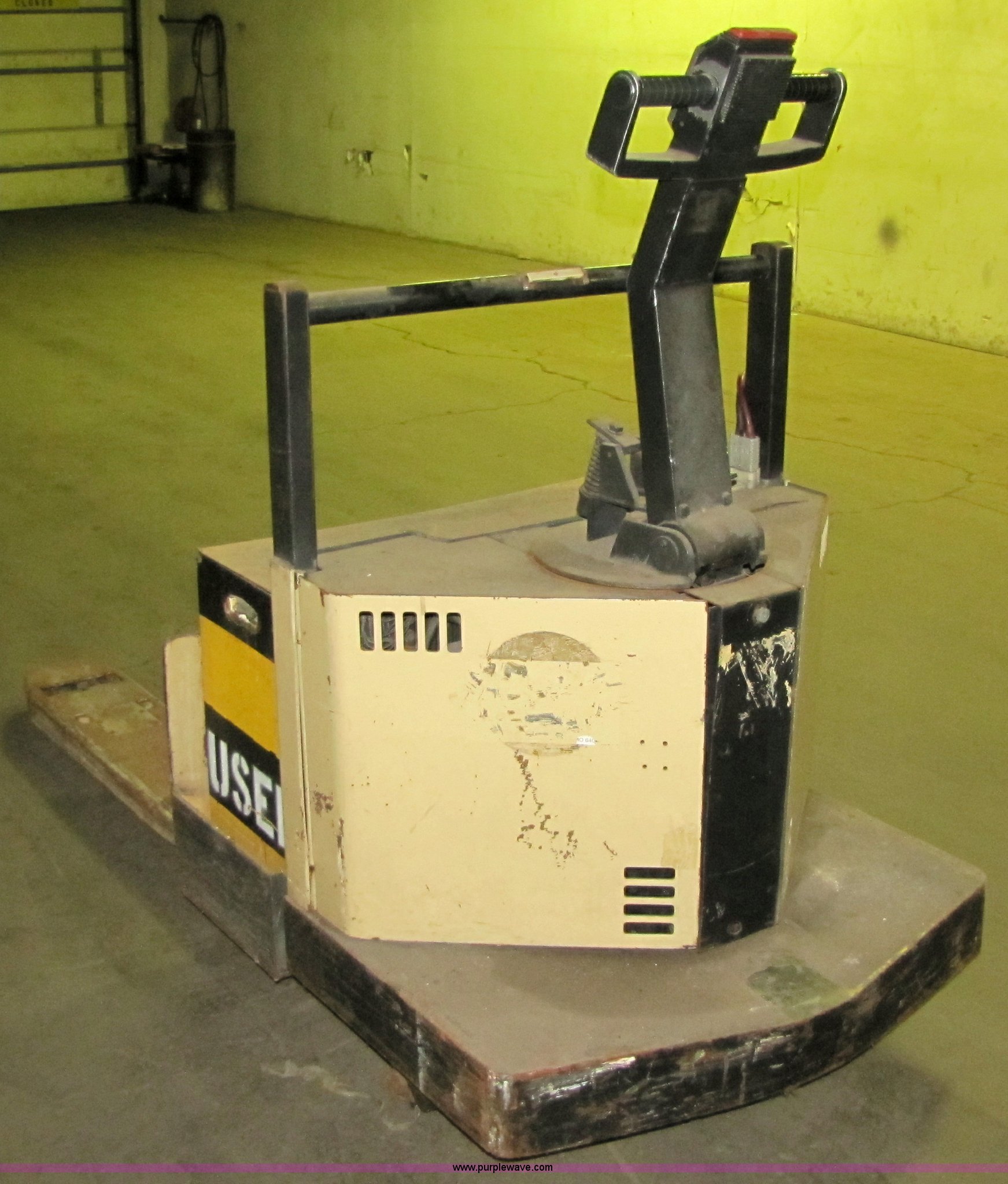 Crown 60PE27J electric pallet jack in Kansas City, MO Item 2321
