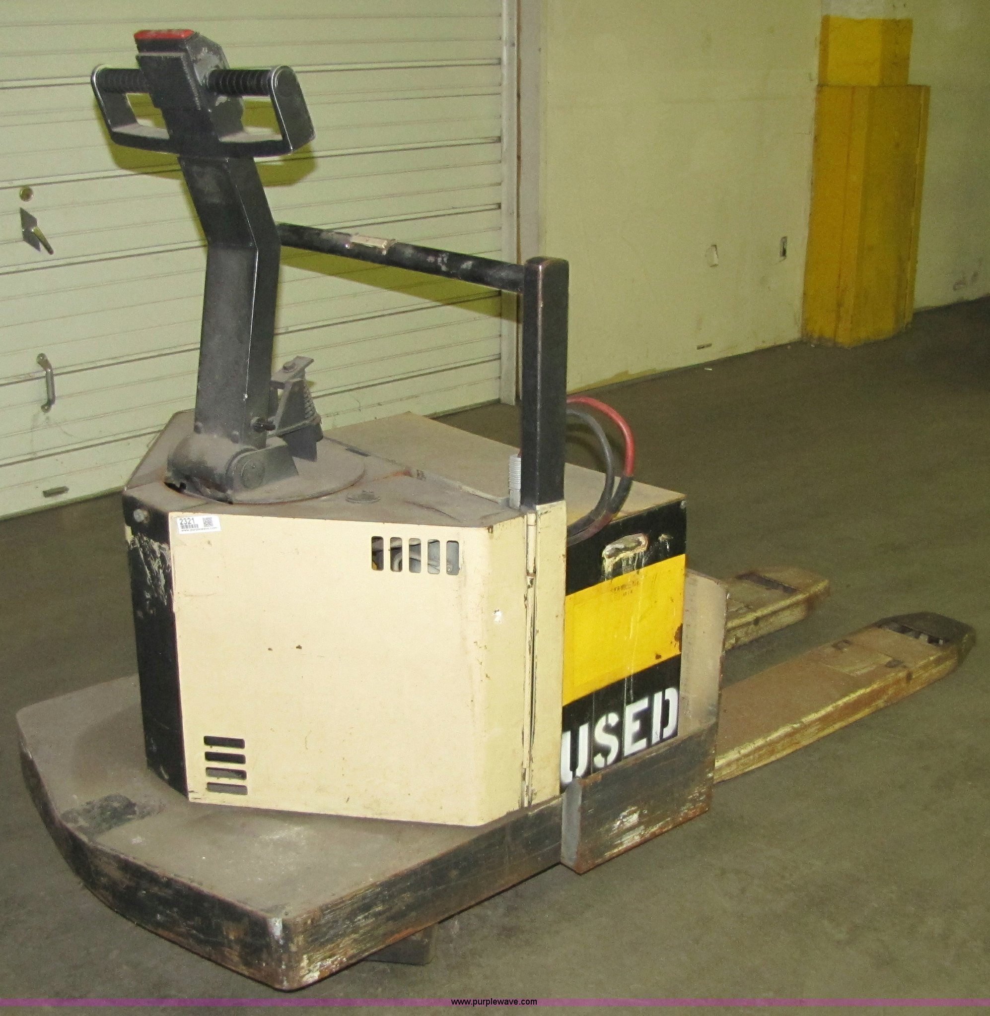 Crown 60PE27J electric pallet jack in Kansas City, MO Item 2321