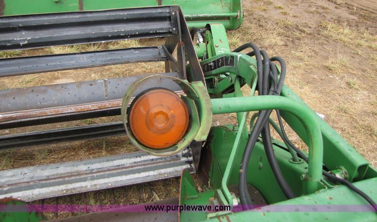 image for item 1003 1993 John Deere 930 30' platform