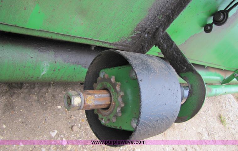 image for item 1003 1993 John Deere 930 30' platform