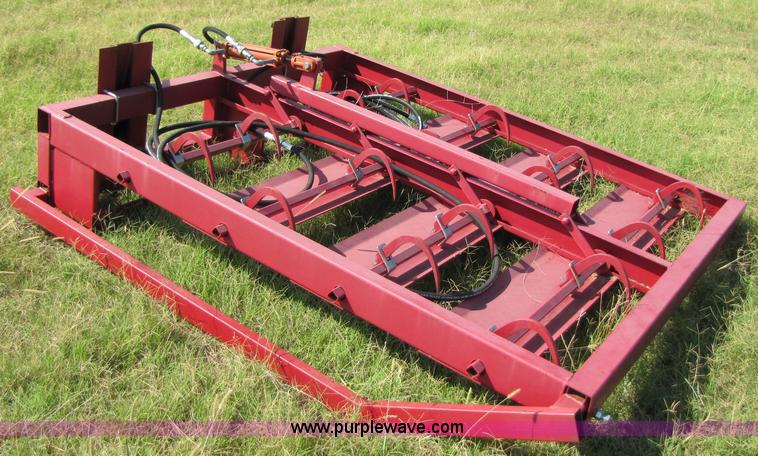 image for item 1014 Front-end loader eight bale grapple