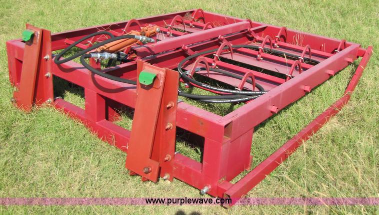 image for item 1014 Front-end loader eight bale grapple