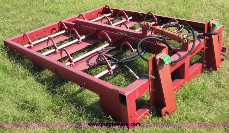 image for item 1014 Front-end loader eight bale grapple