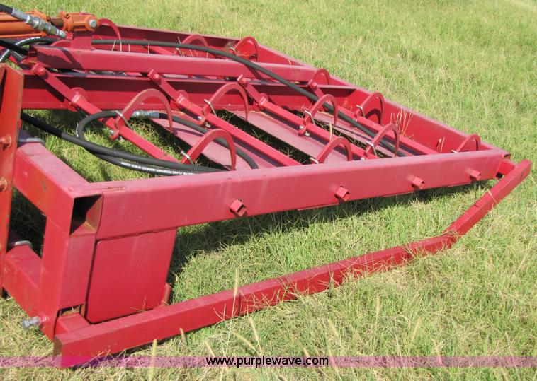 image for item 1014 Front-end loader eight bale grapple