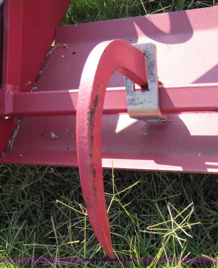 image for item 1014 Front-end loader eight bale grapple