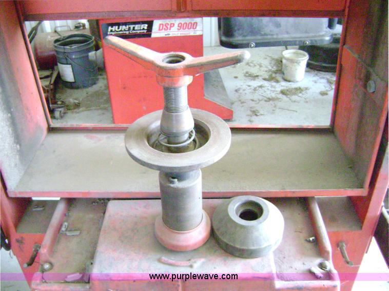 image for item 1603 Hunter 711 tire balancer