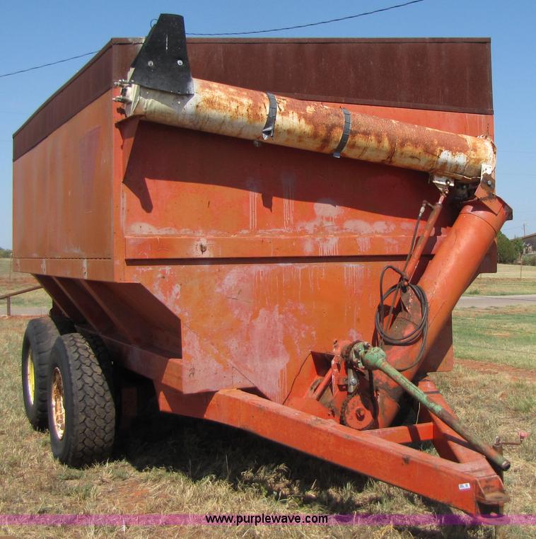 image for item 3065 UFT 750 bushel grain cart