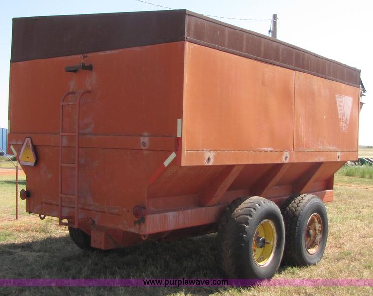 image for item 3065 UFT 750 bushel grain cart