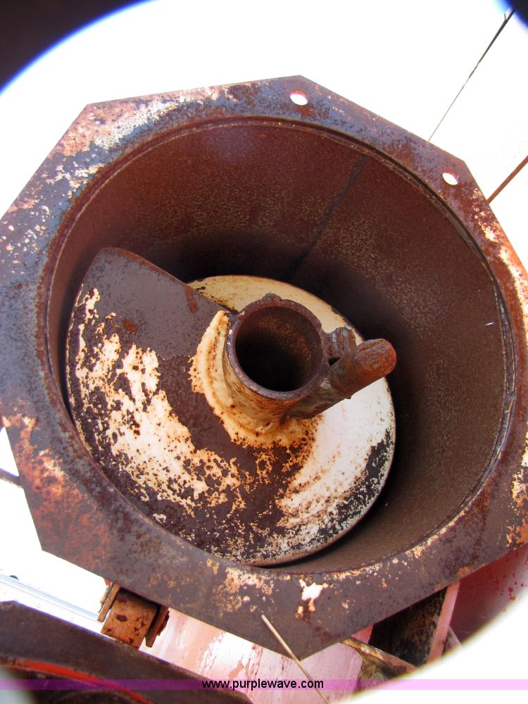 image for item 3065 UFT 750 bushel grain cart