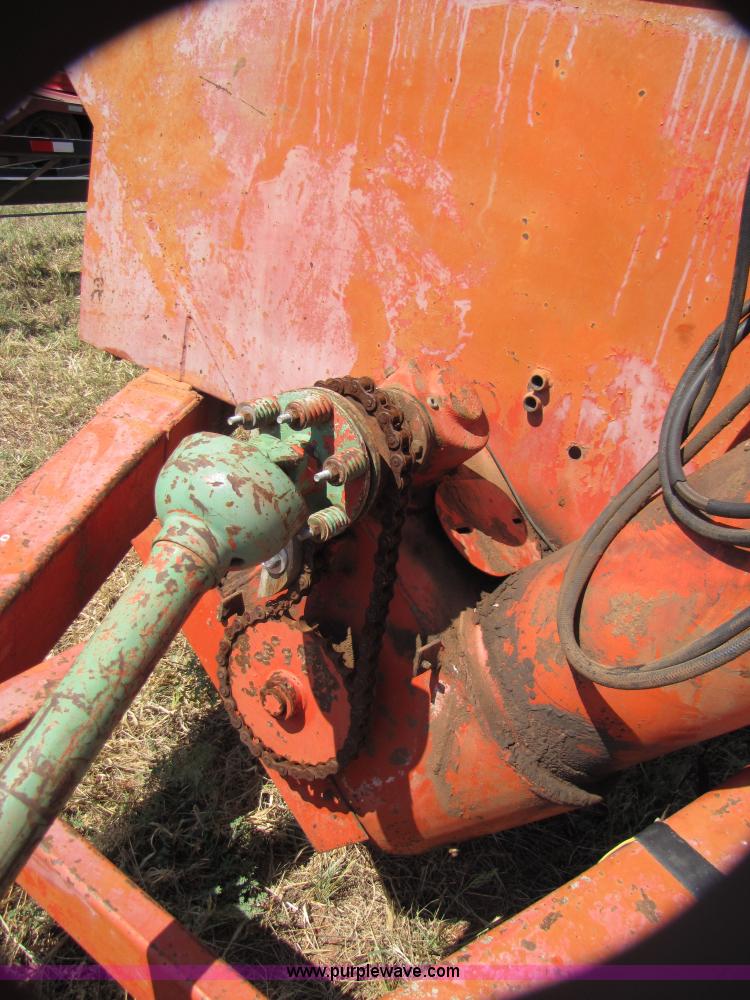 image for item 3065 UFT 750 bushel grain cart