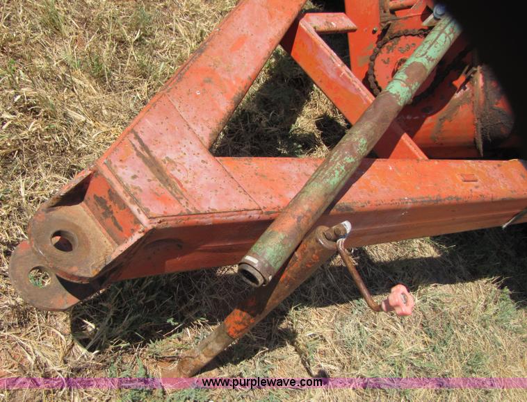 image for item 3065 UFT 750 bushel grain cart