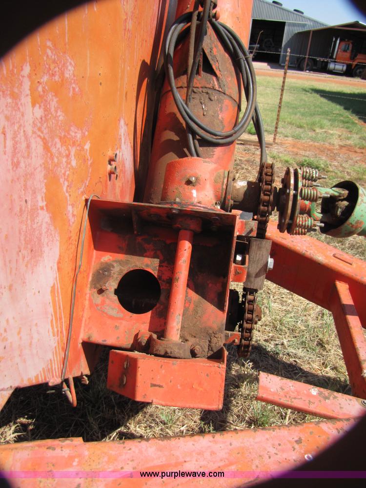 image for item 3065 UFT 750 bushel grain cart