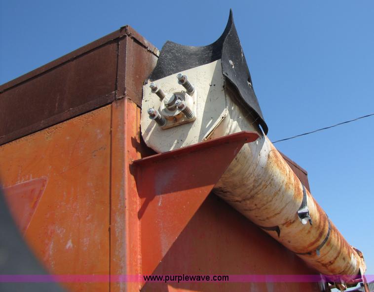 image for item 3065 UFT 750 bushel grain cart