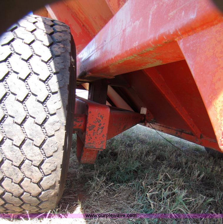 image for item 3065 UFT 750 bushel grain cart