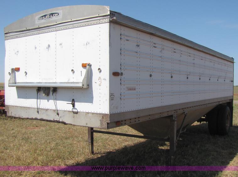 image for item 3068 1978 American 24' grain trailer