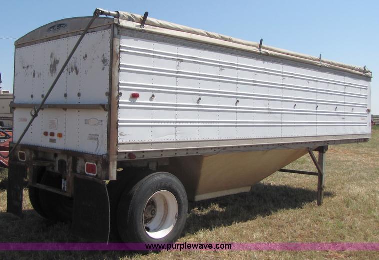 image for item 3068 1978 American 24' grain trailer