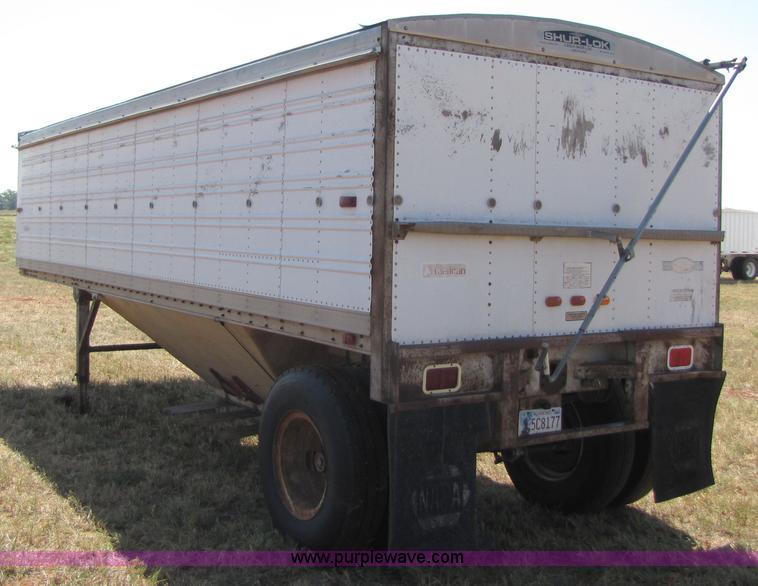 image for item 3068 1978 American 24' grain trailer