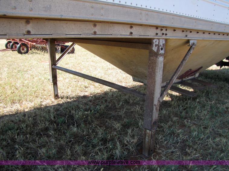 image for item 3068 1978 American 24' grain trailer