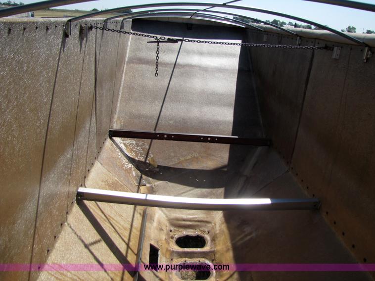 image for item 3068 1978 American 24' grain trailer