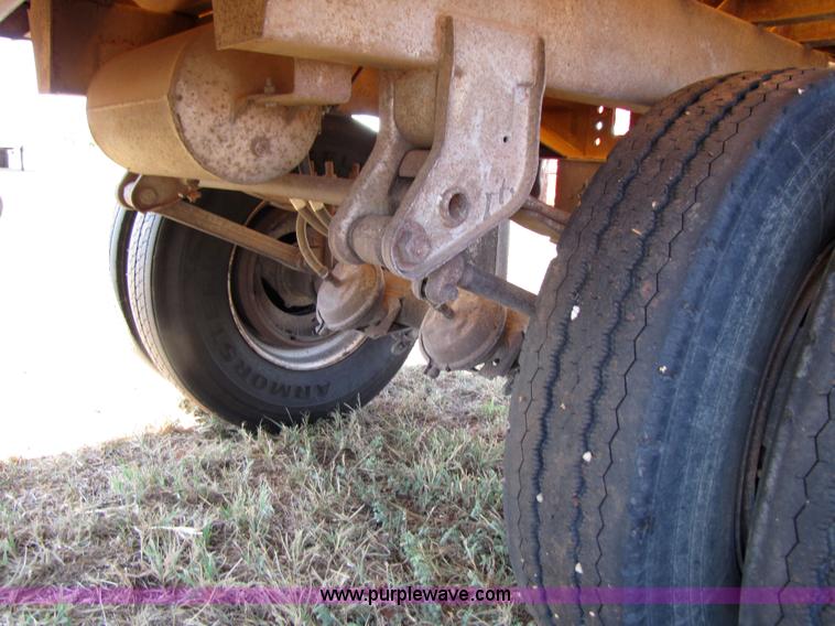 image for item 3068 1978 American 24' grain trailer