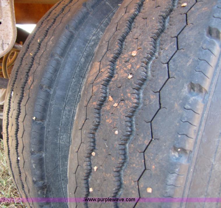 image for item 3068 1978 American 24' grain trailer