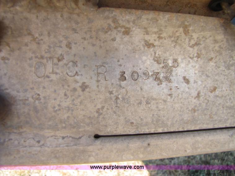 image for item 3068 1978 American 24' grain trailer