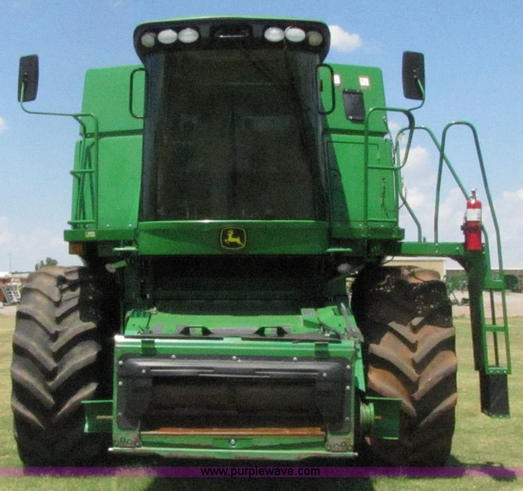 image for item 3072 2008 John Deere 9770STS combine