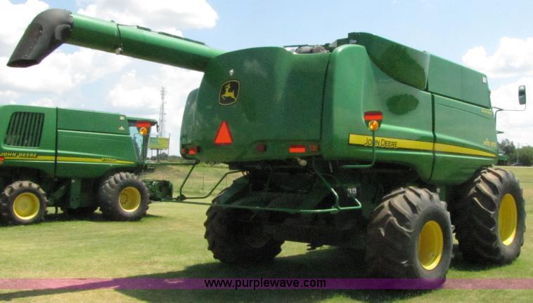 image for item 3072 2008 John Deere 9770STS combine