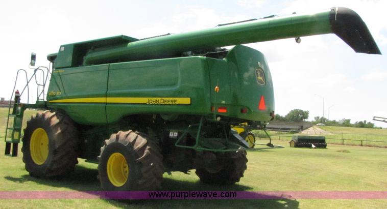 image for item 3072 2008 John Deere 9770STS combine