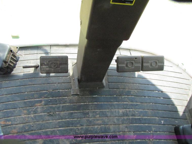 image for item 3072 2008 John Deere 9770STS combine