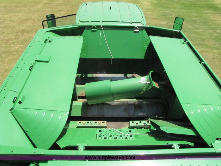 image for item 3072 2008 John Deere 9770STS combine