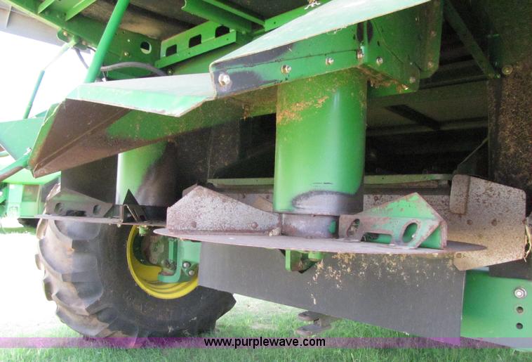 image for item 3072 2008 John Deere 9770STS combine