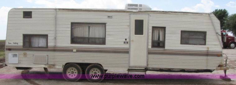 image for item 3074 1990 Sun Valley 298 29' camper trailer