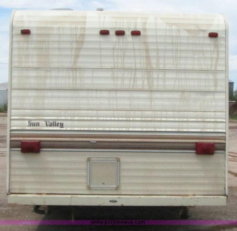 image for item 3074 1990 Sun Valley 298 29' camper trailer