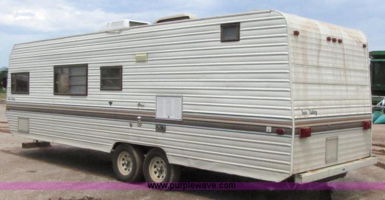 image for item 3074 1990 Sun Valley 298 29' camper trailer