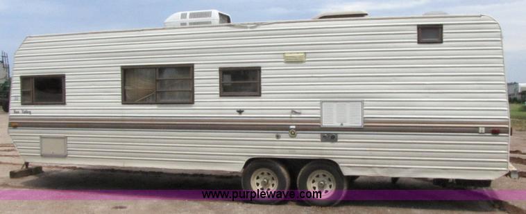 image for item 3074 1990 Sun Valley 298 29' camper trailer