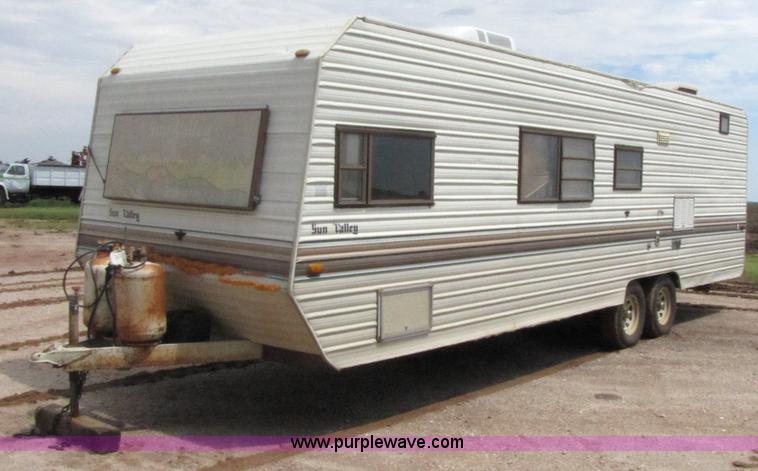 image for item 3074 1990 Sun Valley 298 29' camper trailer