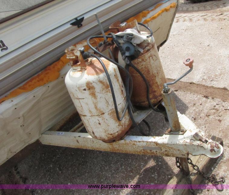 image for item 3074 1990 Sun Valley 298 29' camper trailer