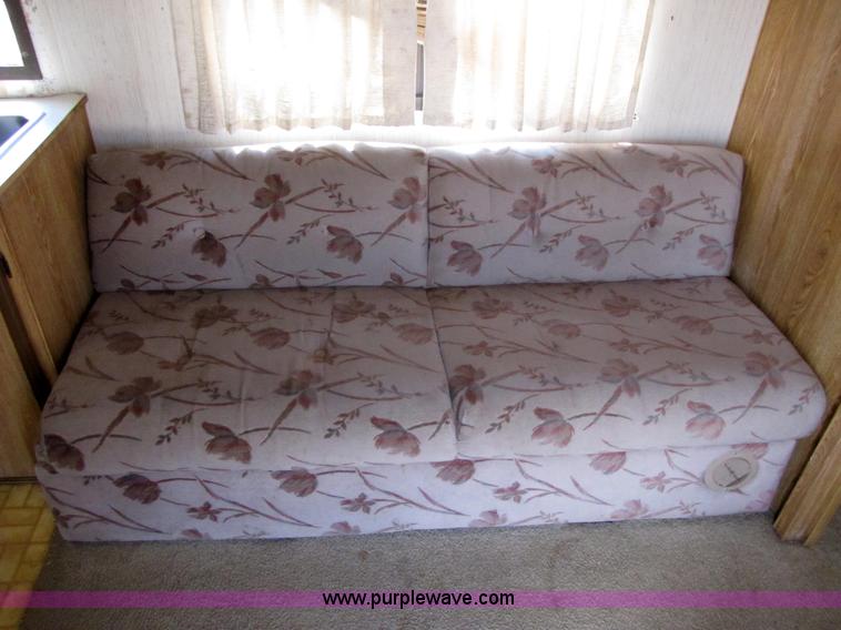 image for item 3074 1990 Sun Valley 298 29' camper trailer