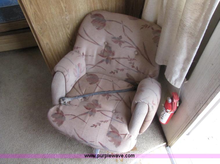 image for item 3074 1990 Sun Valley 298 29' camper trailer