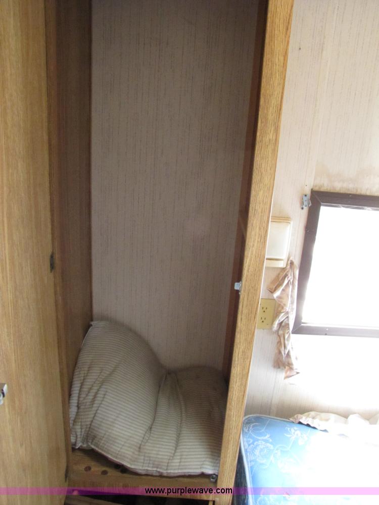 image for item 3074 1990 Sun Valley 298 29' camper trailer