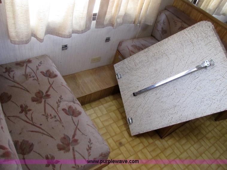 image for item 3074 1990 Sun Valley 298 29' camper trailer