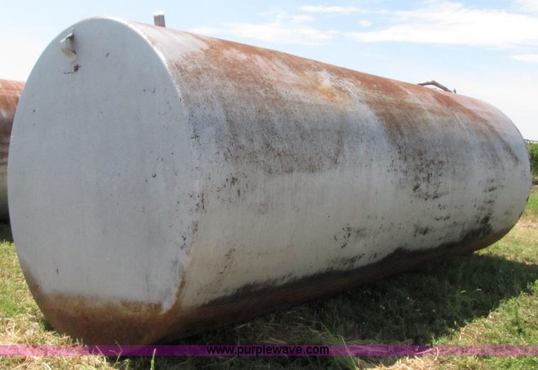 image for item 3076 8000 gallon fuel tank