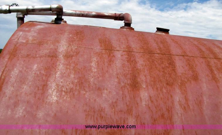 image for item 3076 8000 gallon fuel tank