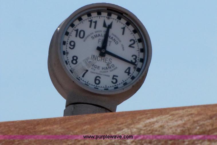 image for item 3076 8000 gallon fuel tank